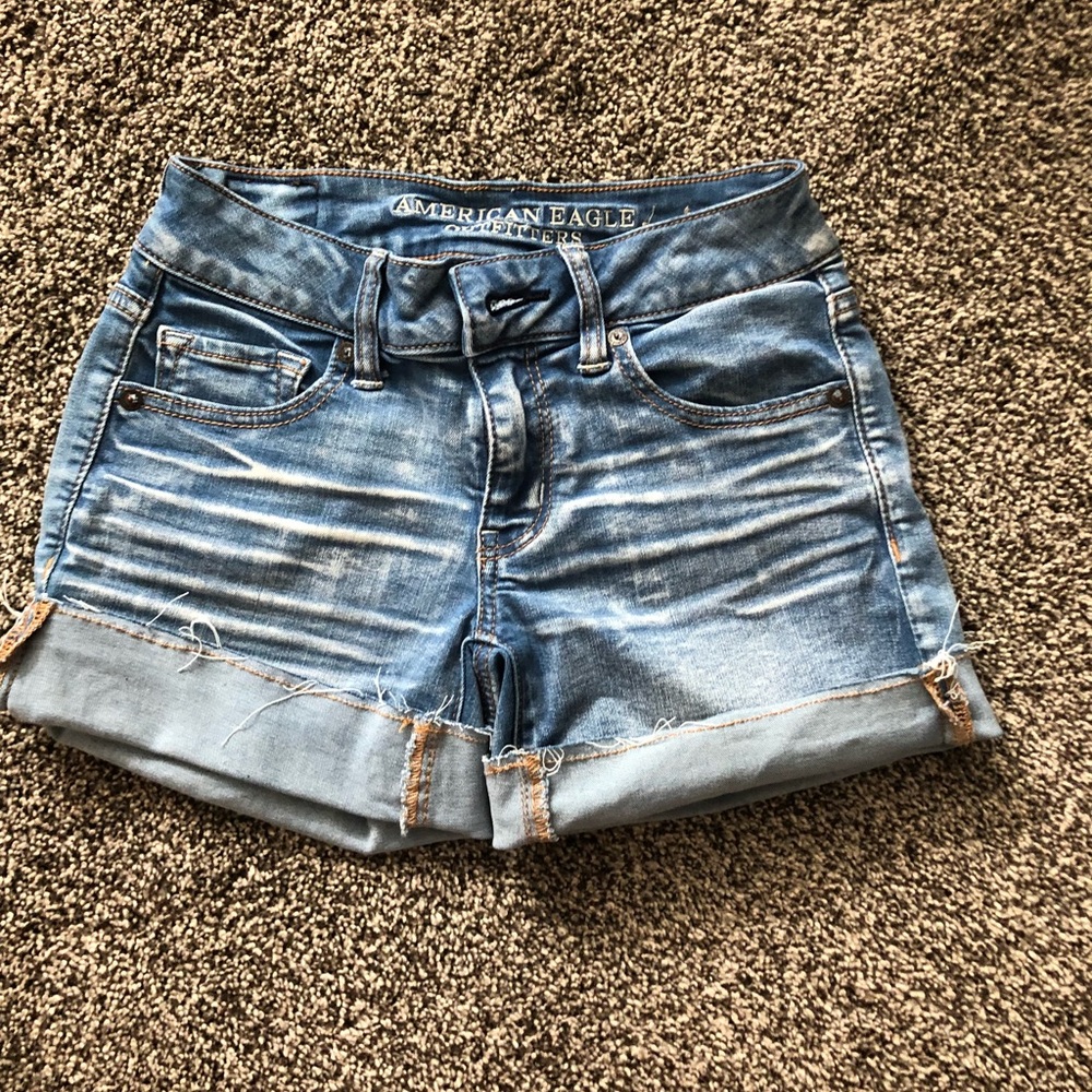 Size 0 (24) American eagle shorts